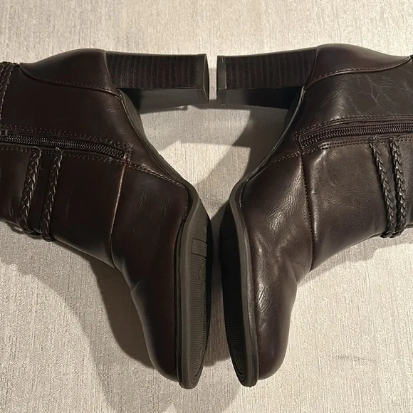 Life Stride ‘Yohanna’ Deep Dark Brown Ankle Booties Braided Trim Size 6.5 New - Picture 10 of 15